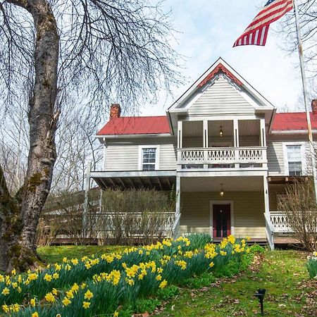 Moore House Inn & Cabins Marlinton ภายนอก รูปภาพ