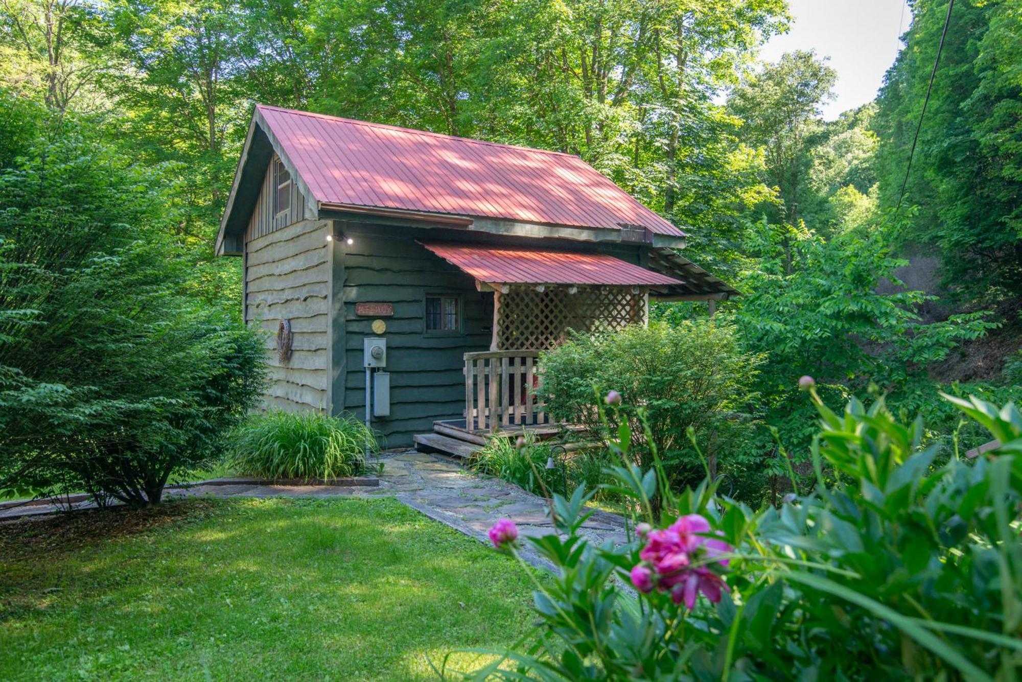 Moore House Inn & Cabins Marlinton ภายนอก รูปภาพ