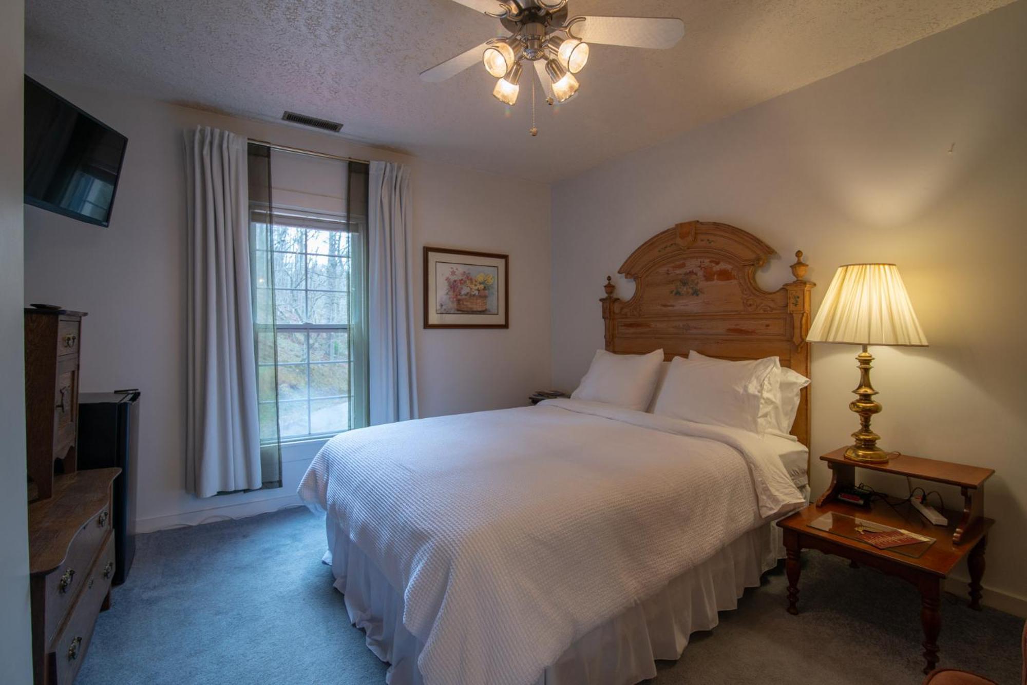 Moore House Inn & Cabins Marlinton ภายนอก รูปภาพ