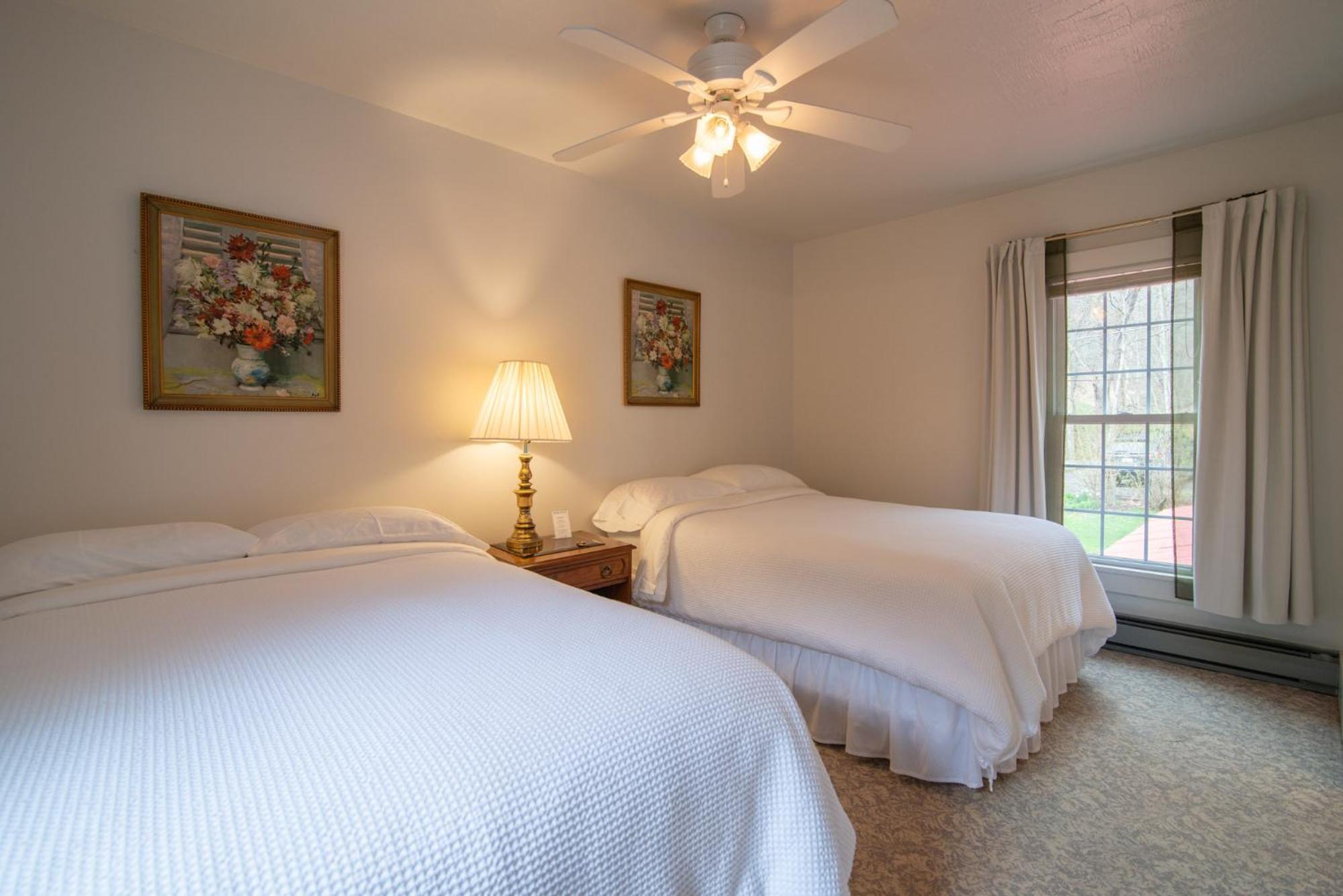 Moore House Inn & Cabins Marlinton ภายนอก รูปภาพ