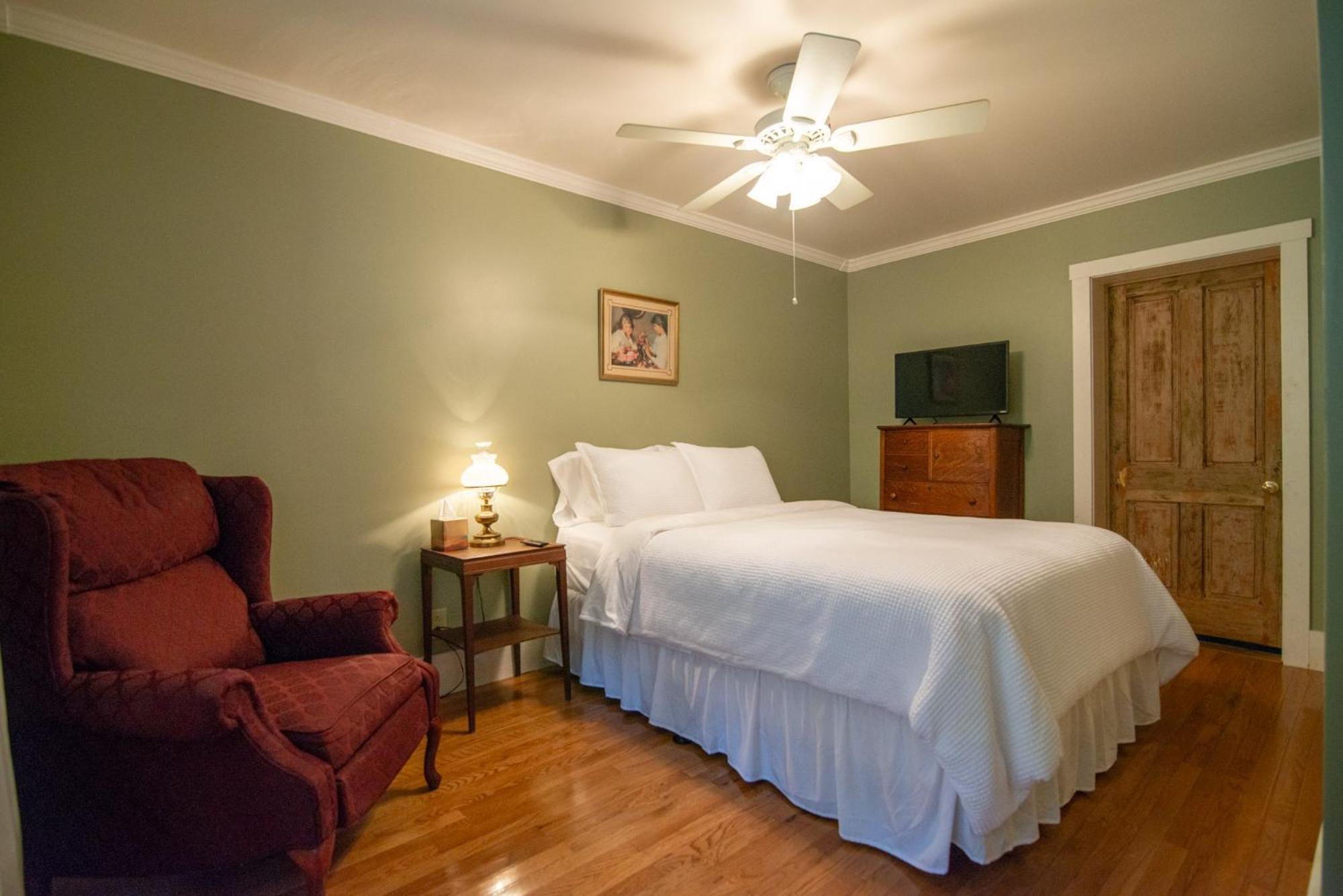 Moore House Inn & Cabins Marlinton ภายนอก รูปภาพ
